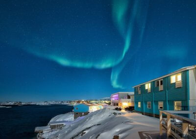 Nordlichter ueber dem Fjord - Hotel Icefiord, Groenland