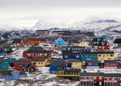 Hotel Arctic in Groenland aus der Ferne