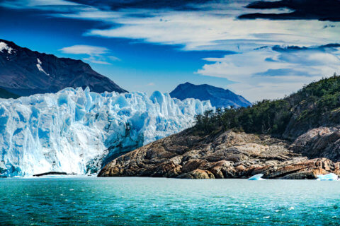 Gletscher trifft auf Felsen, Patagonien