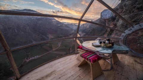 Skylodge Adventure Suites Peru - Tisch und tolle Aussicht