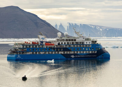 MS Ocean Albatros in der Arktis