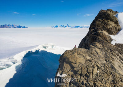 Berg vor Eiswüste