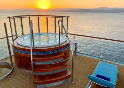 jacuzzi-ms-ocean-explorer-©Quark Expeditions