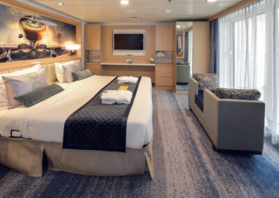 owners-suite-ms-ocean-explorer-©Quark Expeditions