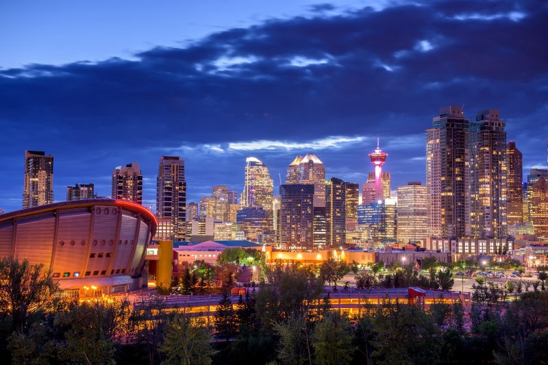 Abendliche Skyline von Calgary