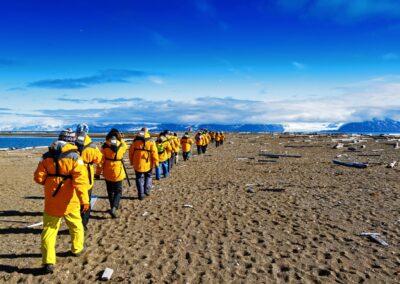 Wandergruppe in der Arktis